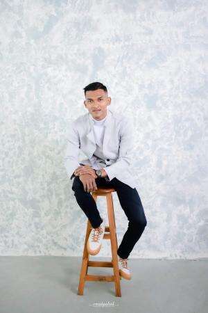 hari suparman, 27th, pacitan, hoby bernyanyi, pekerjaan sopir, ig @cak_harry_official 