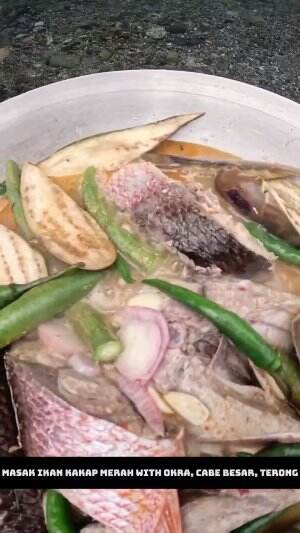 Masak Ikan Kakap Merah with Okra, Cabe besar, Terong #Masak  #ikankakap  #Terong 