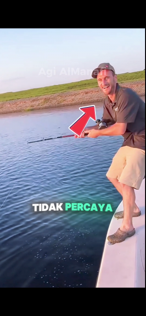 PRIA INI MEMANCING DAN MENDAPATKAN HAL YANG TAK TERDUGA‼️😱#shorts #viralvideo #mancing #faktaunik