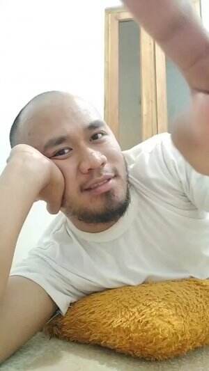 Muka saya memang sangar, tapi hati mah tetep helokiti 🥰😁...iiiiiiih sweet bangeeeeettt...prikitiiiw. 