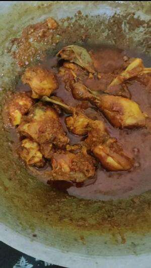 masakan kesukaan suami, ayam bumbu ireng 😍 #RCTIPlus #HOTrctiplus #resepmasakan #fyp 