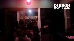 Liku liku
yang penting happy??