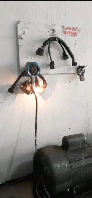 Cara mengetahui dinamo alternator berfungsi baik atau tidak bisa dilihat divideo edukasi ini.
Diuji dengan menggunakan lampu indikator, sila