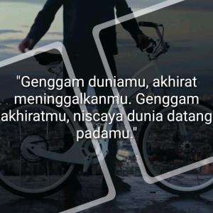 CINTA DUNIA, AKHIRAT MENINGGALKANMU SEBALIKNYA CINTA AKHIRAT DUNIA ADA PADAMU 
#motivasiislam #motivasi #Nasihat #alquran #hadits #introspek