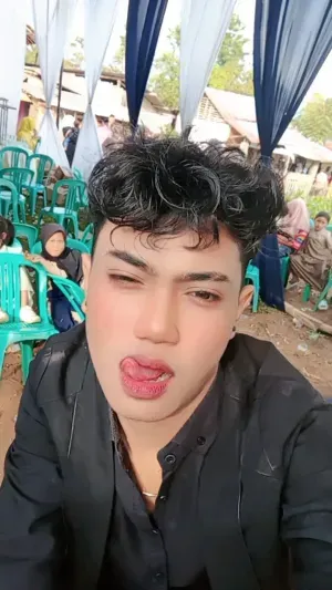 NAMA:DIKA MAULANA. UMUR:19 ASKOT: GARUT.  PROPESI:MC DANGDUT