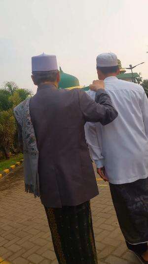 Kita sholat dulu guys #viral