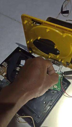 GANTI KABEL ARUS DC YANG RUSAK
 #dvdplayer
 #kabelberantakan
