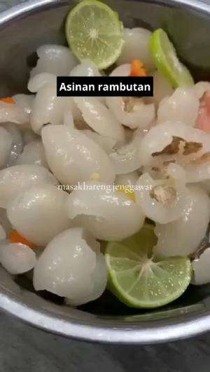 masaka asinan rambutan
bahan
rambutan kupas
garam 
cabe rawit 
air secukupnya
jeruk nipis
#HOTrctiplus #shortplus #masak #seenakitu