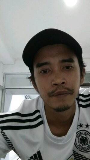 HAMDANI 32 TAHUN ASAL KOTA BANDUNG  ENGKAULAH TAKDIRKUU.....