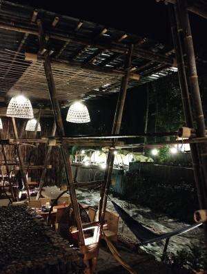 Api Unggun Tepi Sungai 