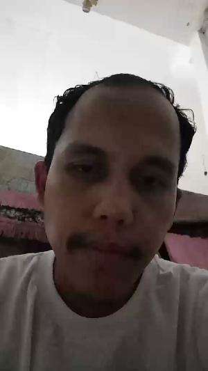 perkenalkan diri dulu nama saya emil saleh