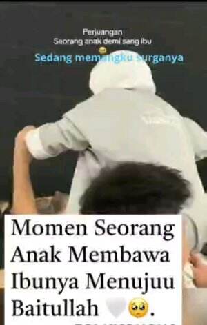momen seorang anak sedang memangku surganya 🥹 #anaksoleh  #anakberbakti 