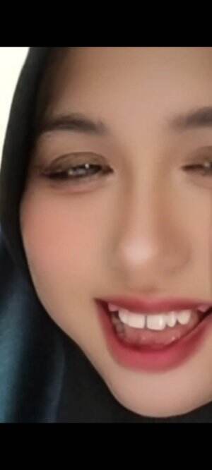 BUNGA BUNGA CINTA 





#MyFirstVideoOnHOT+