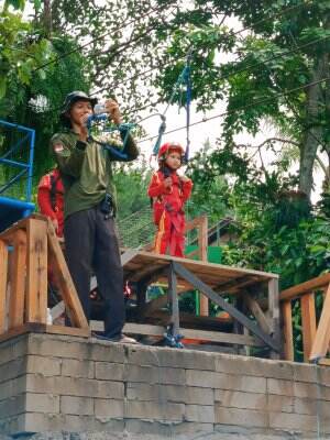 keseruan teteh nafeesa dan teman-teman RA Ramadhian II di Kampung Wisata Pangjugjugan.


#outbound #wisata 
#fyp #trending 