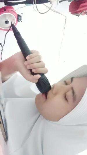 name : kim MIYA HiiL / 17 years old / from papua City / cover (Tones and I) winner singing 1st  kindergarten  MUSIC VIDEO