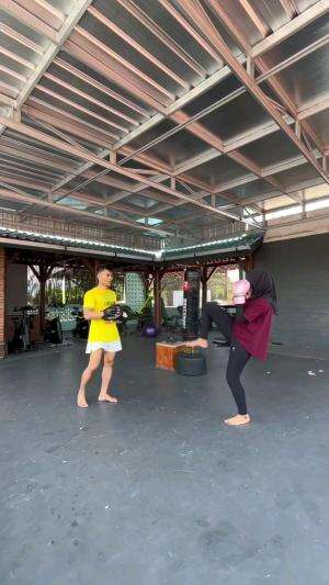 siapa yang pingin belajar boxing sini kumpul
.
.
.
 #boxing #kickboxing  #boxinggirl #hiburan #cardiosehat #melepasstres #fyp #Viral 