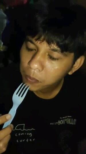 klau anak2 sudah tidur, kmi selalu sempatin waktu ngbrol berdua, atau hanya sekedar masak kue alakadarnya yg penting selalu luangin waktu, s