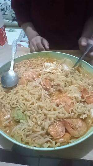 Mukbang mie campur campur
#MUKBANGMIE
#RCTIPlus 
#anakkecil
#jakarta 
#fyypp 