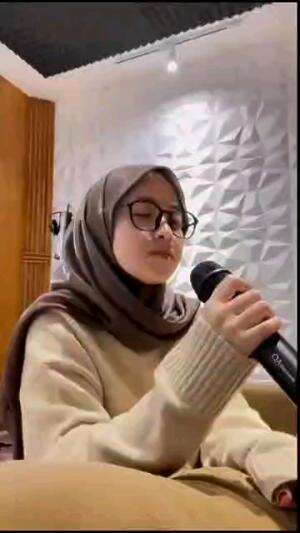 VIRAL !!! NISSA SABYAN BERULAH LAGI !!!!
UNGKAPAN HATI DENGAN MERDU
 #nissasabyan 