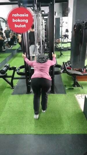 Ragasia bokong bulat bagus idaman wanita
.
.
.
 #gym #latihanbokong #legday #glute #gymmotivation 