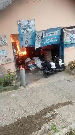 KEBAKARAN DI PABRIK BERAS
#Kebakaran #Telor Fresh Dari Pabriknya 