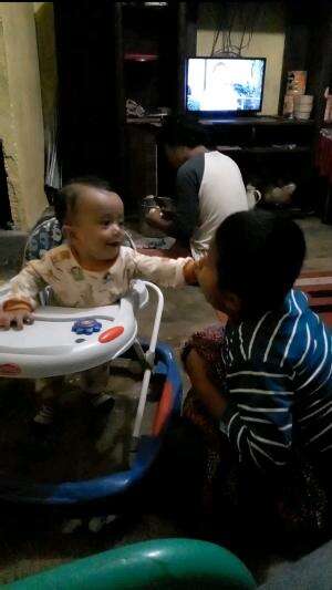 kebahagian adik bermain dengan si abg hingga terpingkal pingkal #MyFirstVideoOnHOT+ #abg and adik