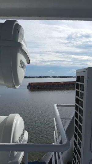 Mengangkut pasir
#kumai #naikkapal  #siap kirim laut,darat,dan udara 