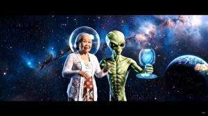 Kisah Nenek Menjelajah Ruang Angkasa - Bertemu Alien