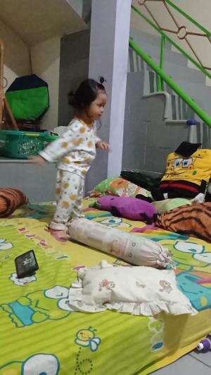 kalo denger musik alan walker yang ini pasti dia joget😁