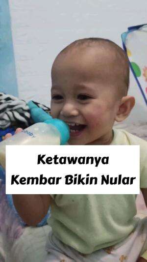 Jangan ikut Ketawa yah, dede kembar lagi Becanda sama Ayah ku.


#RCTIPlus #HOTrctiplus #Duniaanakanak #Hiburananak #Duokembar #videolucu #D