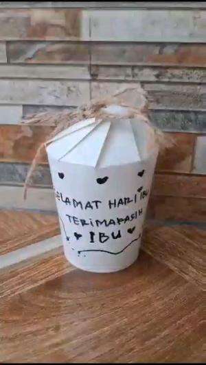 MEMANFAAT GELAS KERTAS

#tipsandtrik #tips #trik #tutorial #kreatif #hiburan #inspirasi #inspiratif 