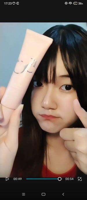 Supaya kulit ga kusam lagi dengan wardah sunscreen terbaru✨🌷   #review  #wardah  #fyp  #sunscreen 