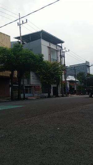 Melihat aktivis sore
 #suasanasore?  #jalanjalansore  #ngopi  #ngopisore  #ngopipinggirjalan