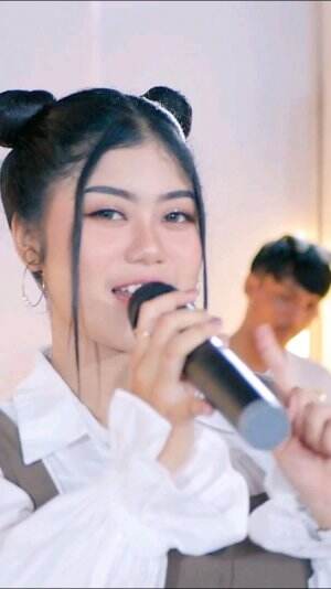 Arymbi Putri - Kalih Welasku