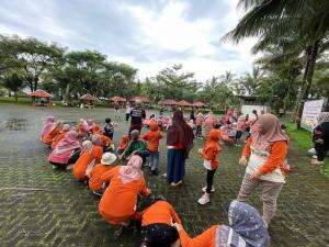 happy holiday mom and kids