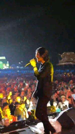 AKU MENCINTAIMU LEBIH DARI YANG KAU TAHU....