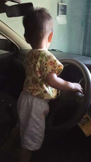 Belajar nyetir mobil 