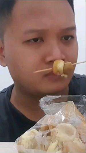 Nemu Jajanan ini Di fashion festival sidoarjo. Kira kira worth it apa gak rekk.#rctiplus #shortplus #jajanan #kuliner #jalanjalan 