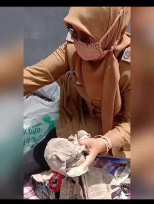 Bu Lurah temukan harta karun milik seorang Bapak tuna runggu, semasa hidupnga Beliau suka bantu orang hingga tinggalkan harta 170 juta.