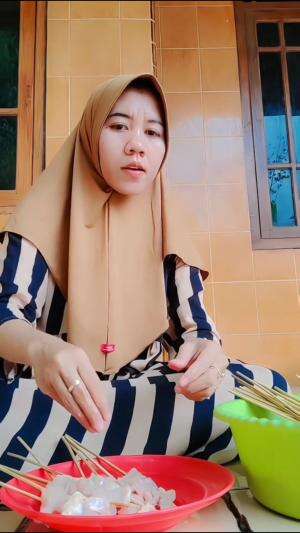 Tusuk Daging Mau Buat Sate😃 #fyp  #foryou  #trending  #lifestyle #minivlog  #adayinmylife  #story 