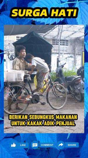 Berbagi sebungkus makanan untuk kakak adik penjual keripik, yang terpaksa putus sekolah demi bantu ibunya cari uang untuk makan.