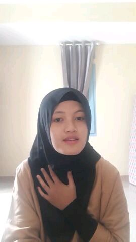 Assalamualaikum Wr. Wb perkenalkan saya Nurul M.H_berusia 22 tahun_berasal dari bogor_dan membawakan nasyid berjudul bilqur'ani saamdhi. 