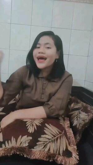 IDOL XII CORRINNA CALLISTA SALLY 15TAHUN KEDIRI JAWATIMUR TERTAWAN HATI