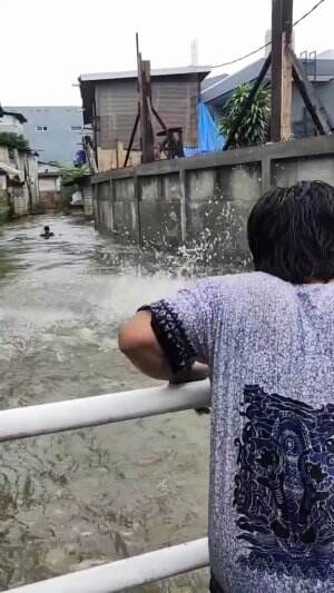 Dikasih ujian sayang kalo nggak dicobain. tetapi TIMSAR tidak suka #banjir 