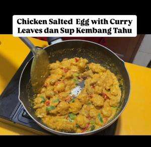 Chicken Salted Egg with Curry Leaves dan Sup Kembang Tahu by Mami Windy ✨
