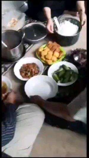 MAKAN YANG SEDERHANA AJA, YANG PENTING ADA SAYUR ASEM TEMPE TAHU SAMBEL