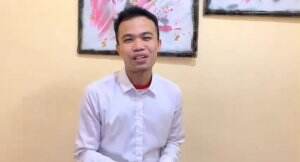 Tumpi - tumpi makanan khas sulawesi selatan. sering di hidangkan dalam acara acara sakral