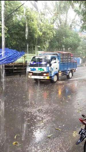info CCTV mengabarkan kondisi jalan Aman sentosa 