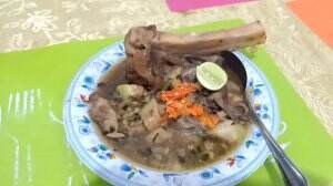 Windy (Pamekasan)                                          KALDU KIKIL khas Pamekasan rasanya mantap dan bikin nagih sruupuutt kikilnya.. 