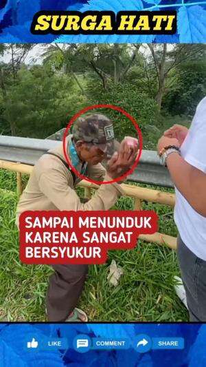 Sebuah rezeki yang sungguh tak terduga untuk kakek penjual tangga bambu.